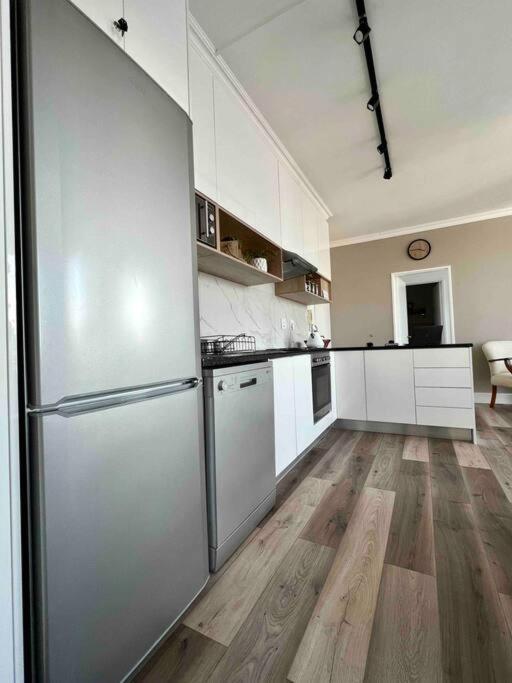 Modern, Trendy And Comfortable 2 Bedroom Apartment In Cape Town Bagian luar foto