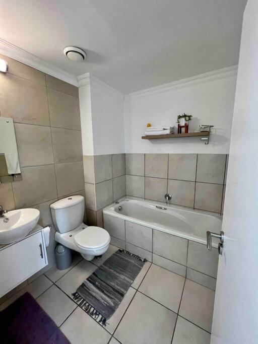 Modern, Trendy And Comfortable 2 Bedroom Apartment In Cape Town Bagian luar foto