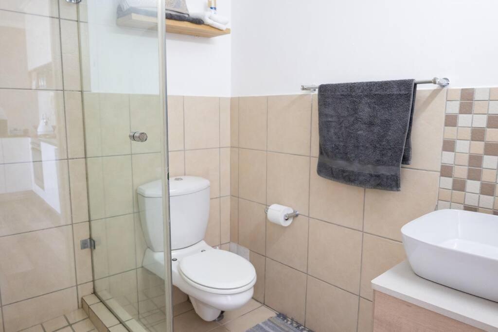Modern, Trendy And Comfortable 2 Bedroom Apartment In Cape Town Bagian luar foto