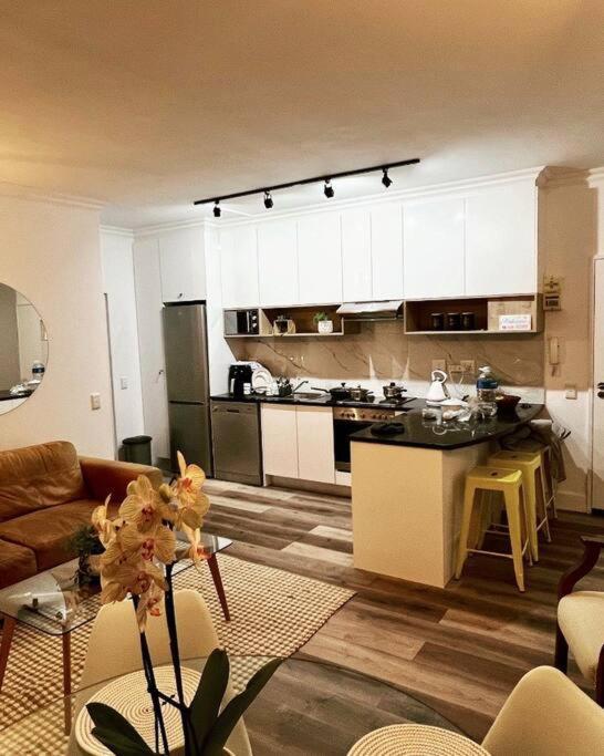 Modern, Trendy And Comfortable 2 Bedroom Apartment In Cape Town Bagian luar foto