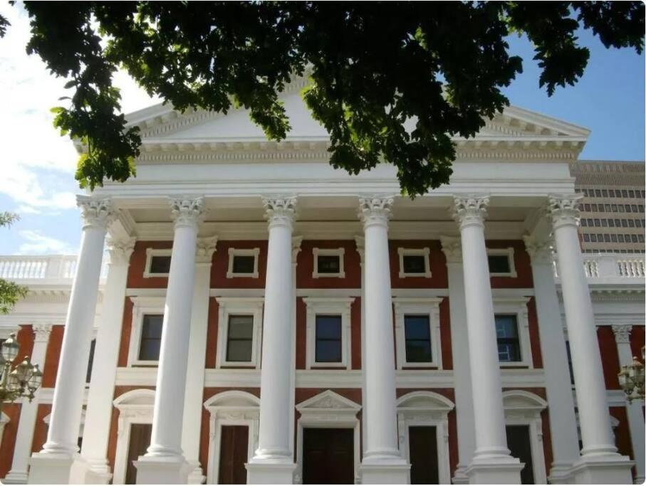 Modern, Trendy And Comfortable 2 Bedroom Apartment In Cape Town Bagian luar foto