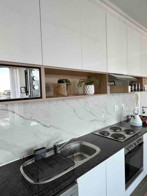 Modern, Trendy And Comfortable 2 Bedroom Apartment In Cape Town Bagian luar foto