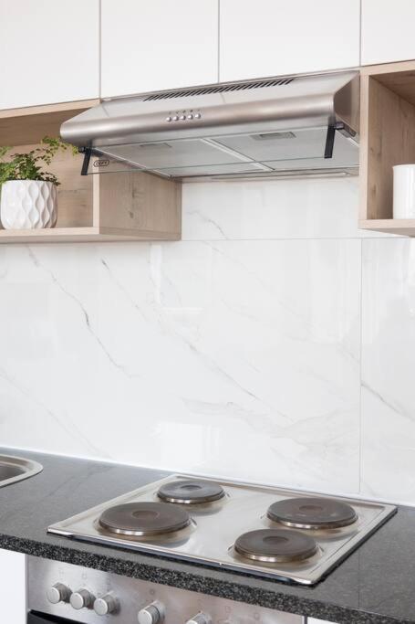 Modern, Trendy And Comfortable 2 Bedroom Apartment In Cape Town Bagian luar foto