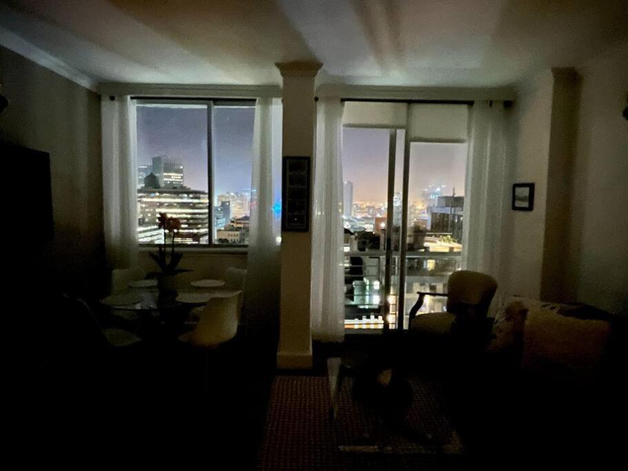 Modern, Trendy And Comfortable 2 Bedroom Apartment In Cape Town Bagian luar foto