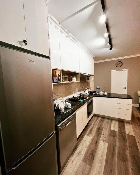 Modern, Trendy And Comfortable 2 Bedroom Apartment In Cape Town Bagian luar foto