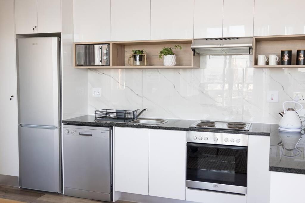 Modern, Trendy And Comfortable 2 Bedroom Apartment In Cape Town Bagian luar foto